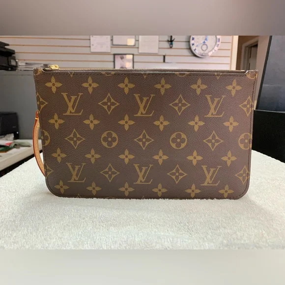 Louis Vuitton Monogram Neverfull Pochette Bag - Picture 3 of 16